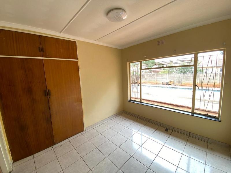 4 Bedroom Property for Sale in Riviera Northern Cape